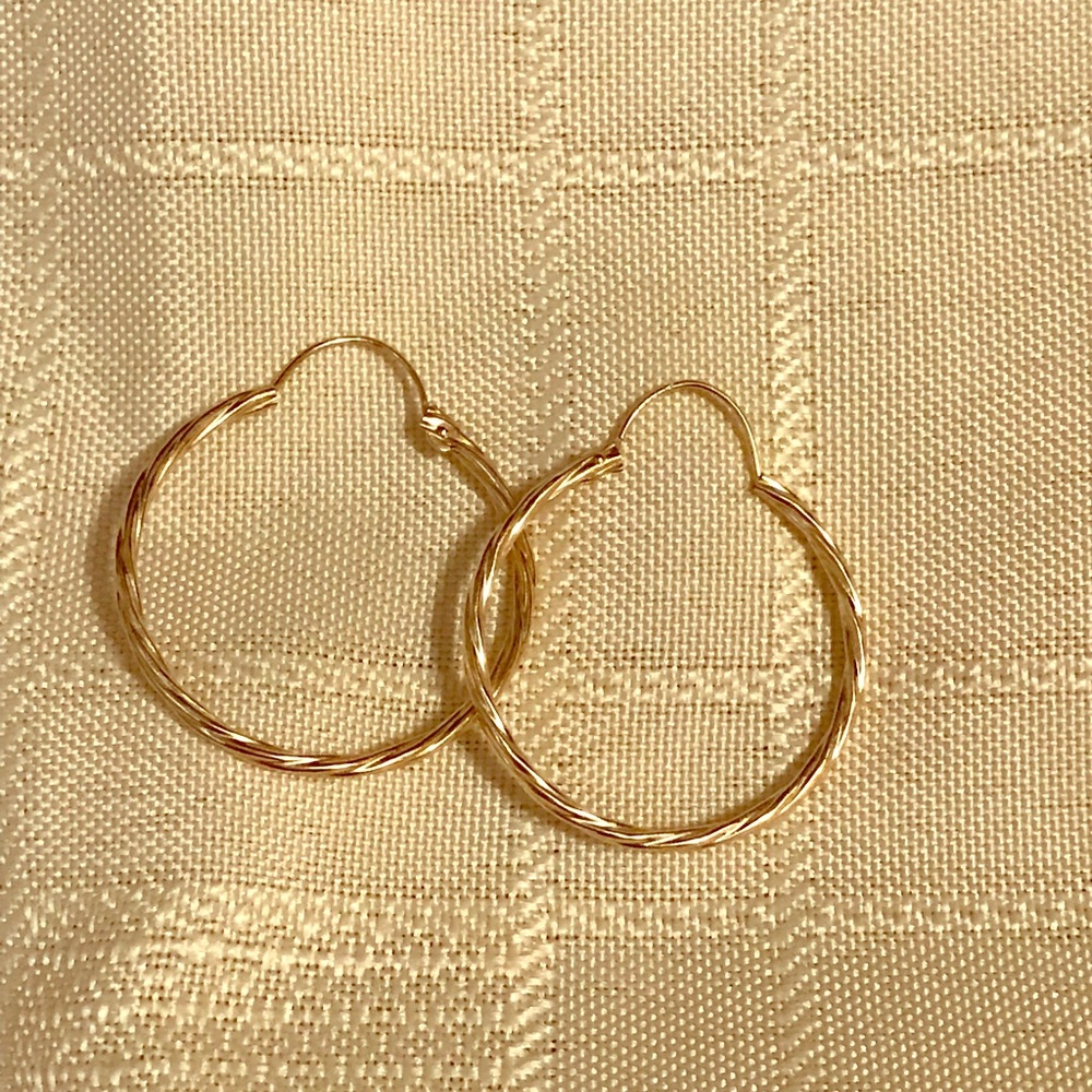 10 karat gold hoop earrings